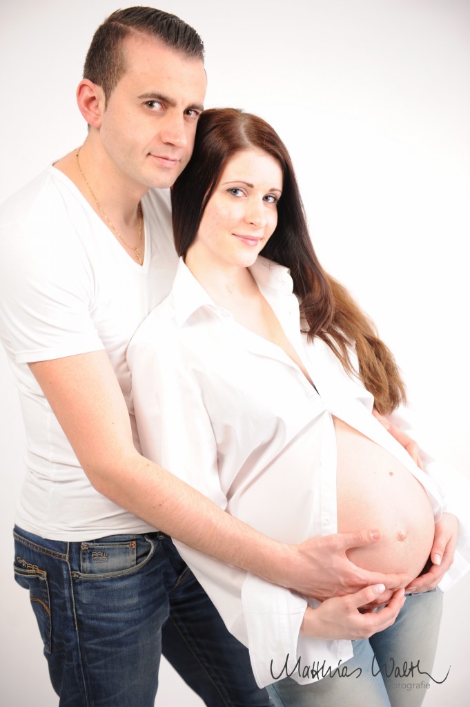 Babybauch Fotografie weiße Bluse 2