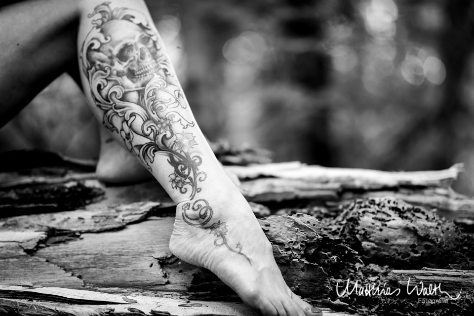 Tatoo an nackter Frau